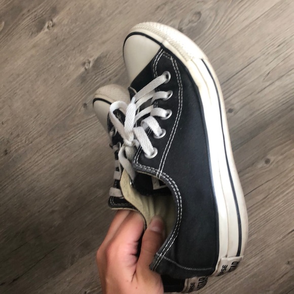 Black converse - Picture 2 of 3